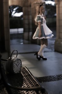 Alice in Wonderland cosplay girl